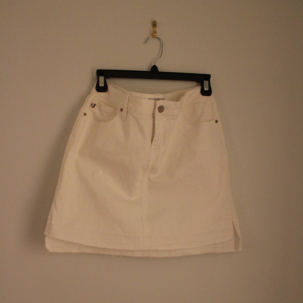 BRAND NEW White Mini Skirt